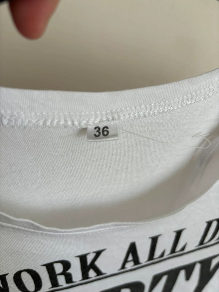 T-shirt neuf - photo numéro 3