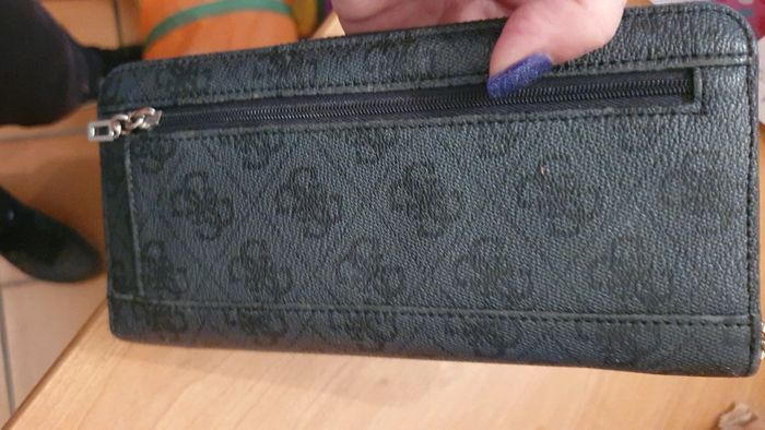 Grand portefeuille Guess - photo numéro 16