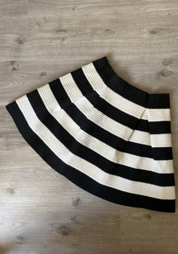 Jupe rayée noire & blanche Naf Naf  – Taille M – Effet néoprène