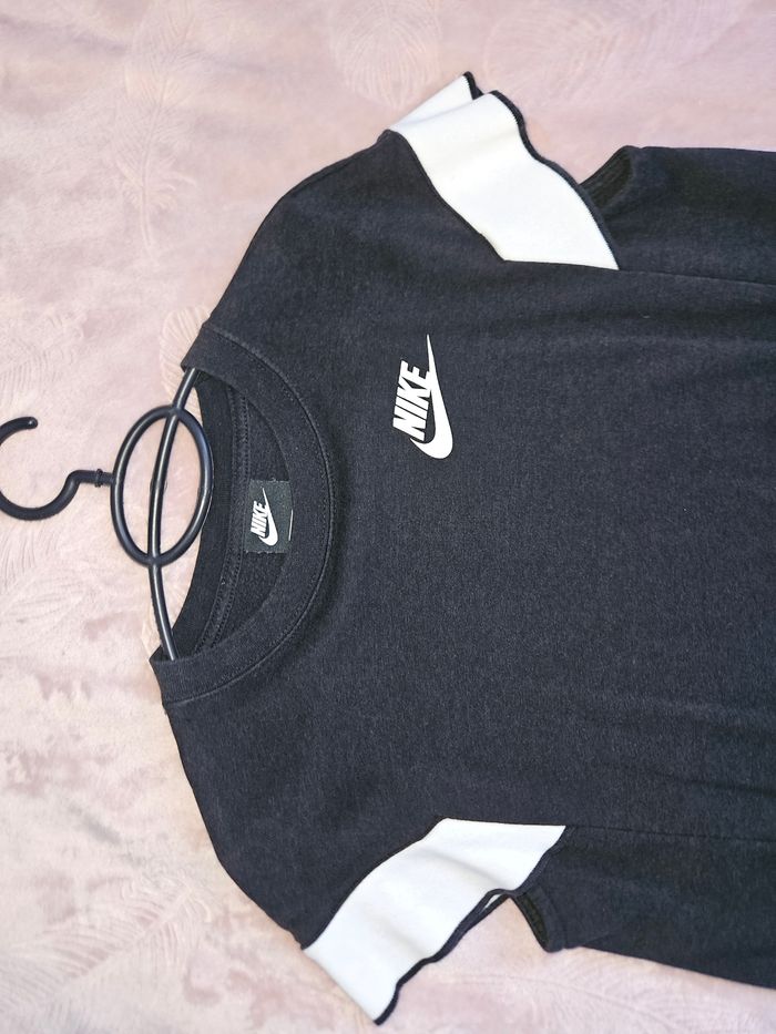 Robe Nike Taille 13/15 ans XL enfant - photo numéro 2