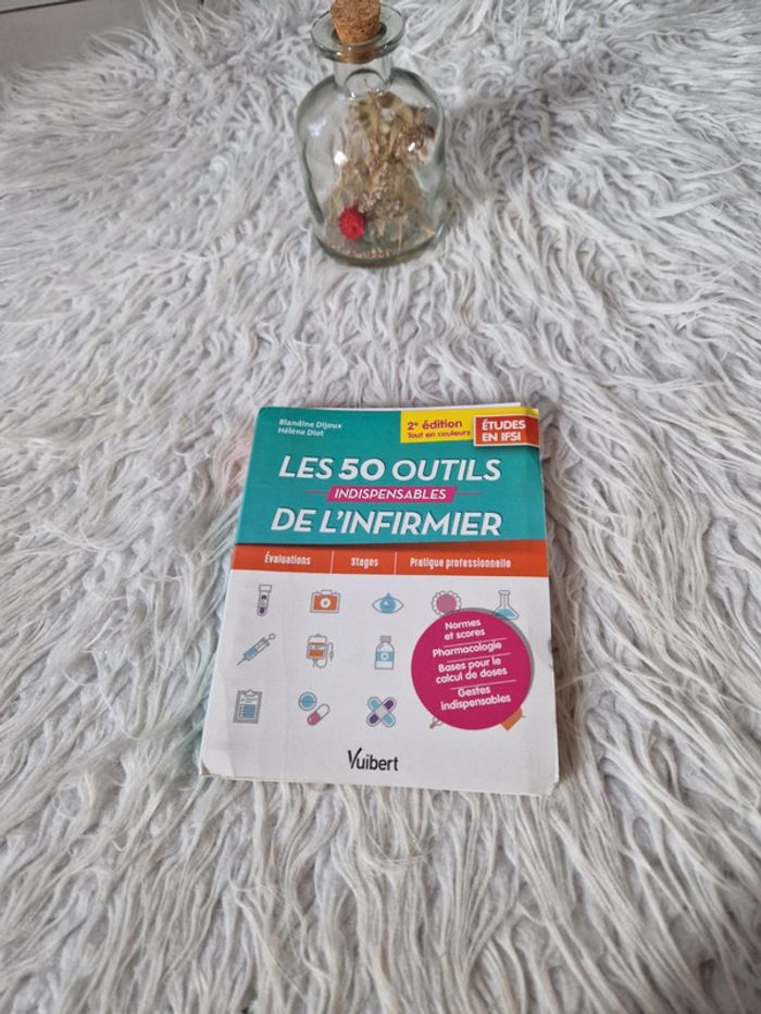 Livre les 50 outils indispensable de l'infirmier