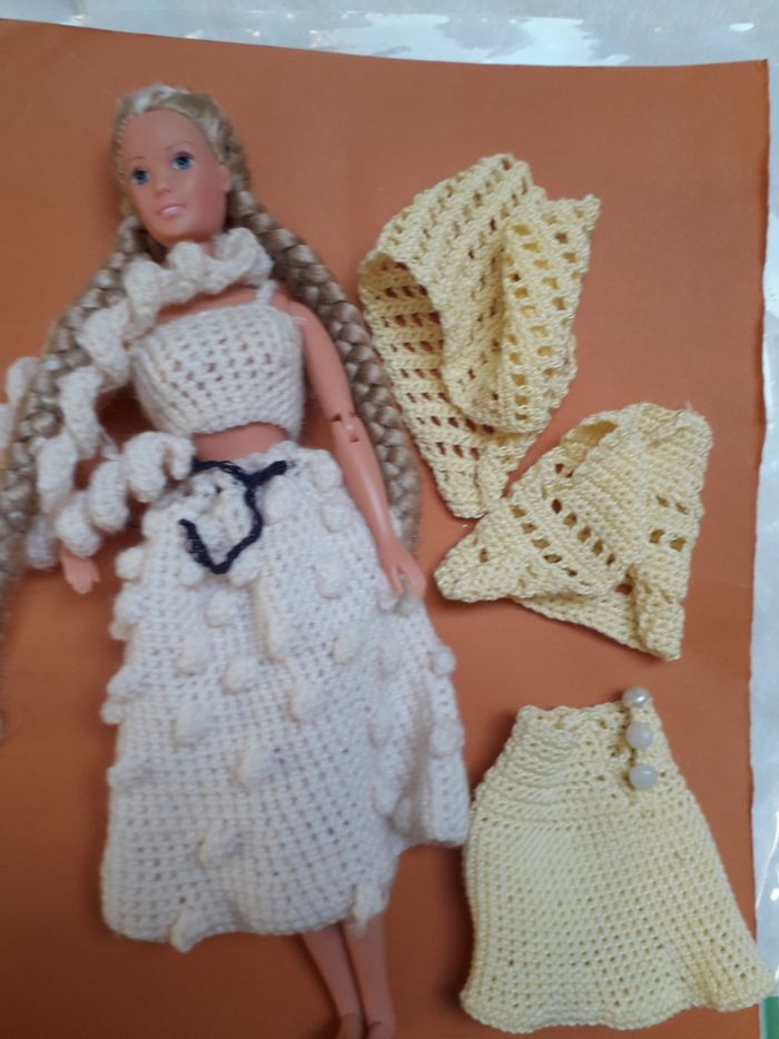 Poupée Barbie habillée de neuf - photo numéro 2