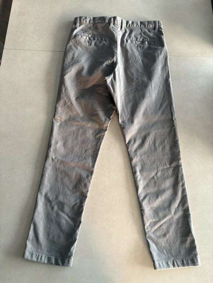 Pantalon H&M gris taille 33/32 en parfait état - photo numéro 4