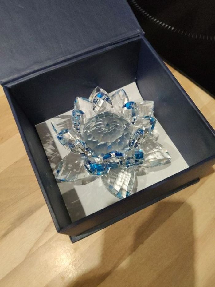 fleur en verre dans son écrin neuf