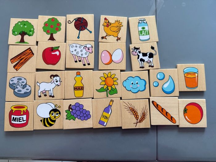 Jeu de Domino-Mémo 'Qui donne quoi ?' en bois de Sapin Malin et 6 puzzles Hello kitty - photo numéro 2