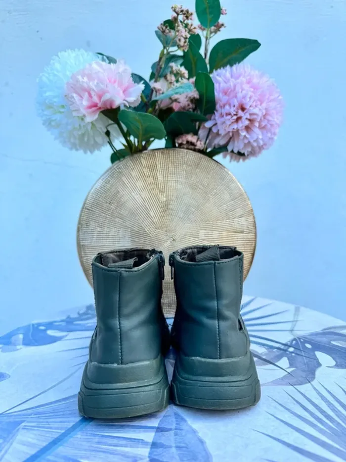 Bottines vertes || Zara || taille 23 - photo numéro 2
