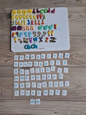 Ardoise magnetique des alphas transformés. Recrealire. 60 magnets alphas + 60 lettres magnetiques