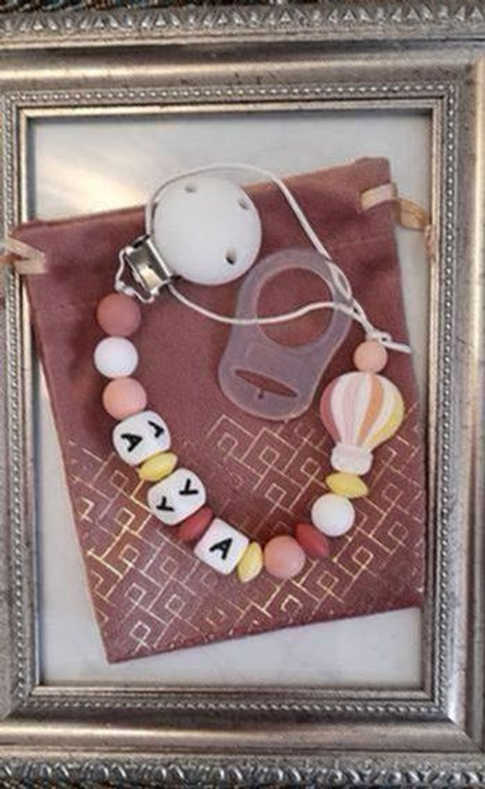 Attache tétine personnalisé avec adaptateur et pochette cadeau - photo numéro 2