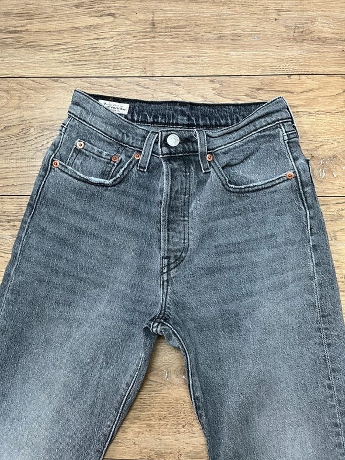 Jeans Lévis gris en parfait état coupe droit 501 W24 L26 - photo numéro 2