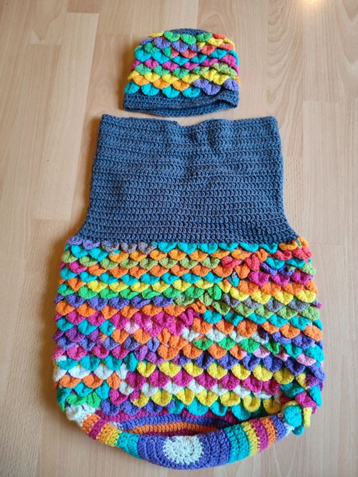 Chancelière chaude et bonnet assorti neufs tricotés à la main 0-12M - photo numéro 2
