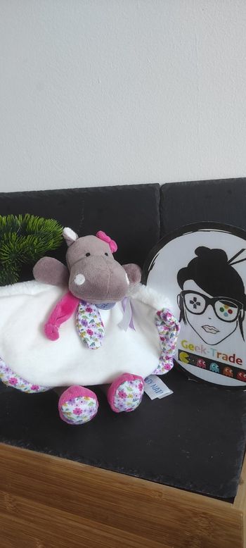 doudou hippopotame Baby nat Zoé blanc fleur rose bn704 Bazile Demi Lune