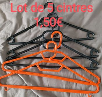 Lot de 5 cintres