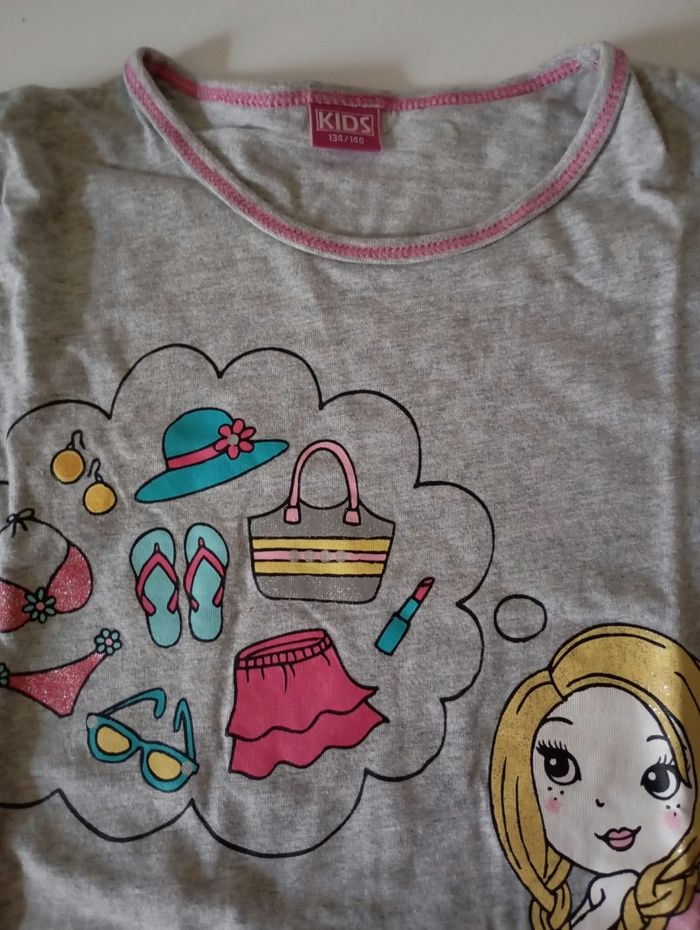 Tee-shirt manches longues. 9/10 ans. 134/140 cm. Coton gris clair chiné. Dessins avec paillettes. État neuf - photo numéro 2