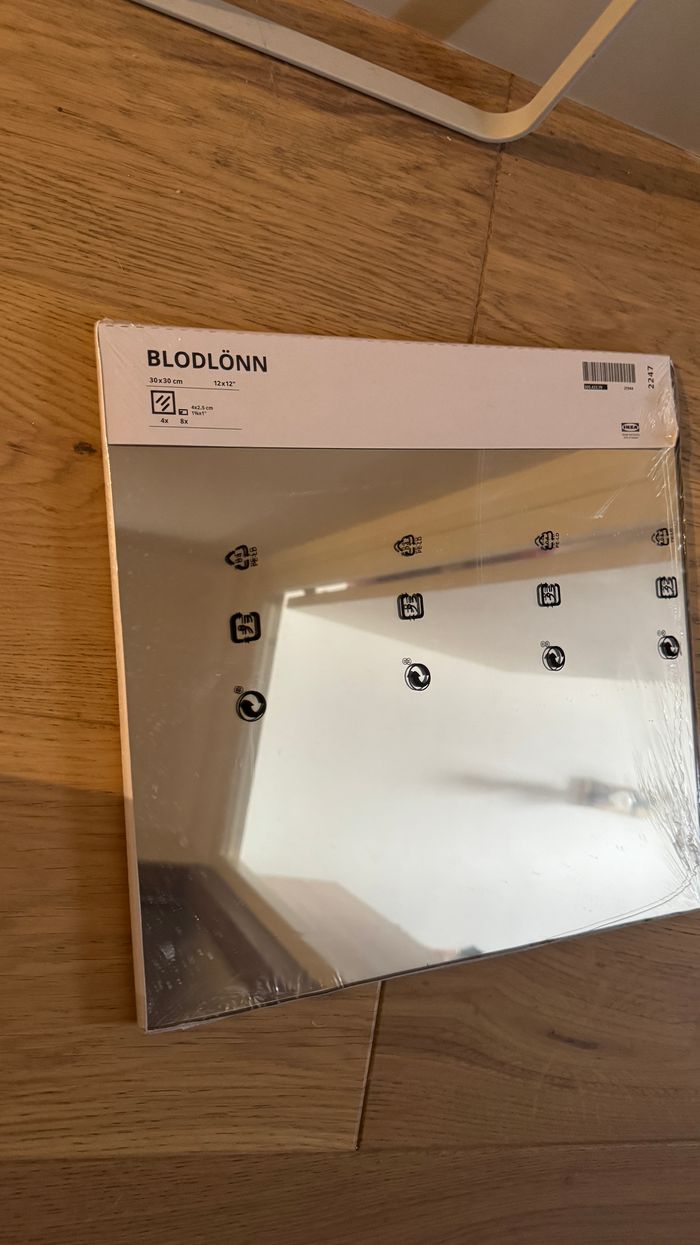 Miroir BLODLÖNN Ikéa 4 miroir 30X30 cm  Neuf
