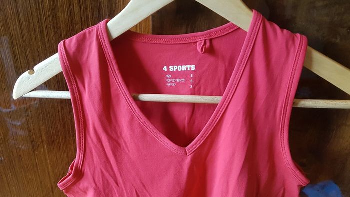 Débardeur de sport rouge avec brassière - photo numéro 2