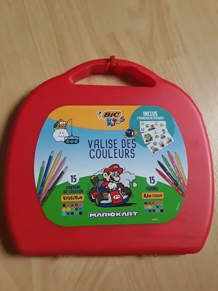 Crayons de couleur, feutres et autocollants MarioKart