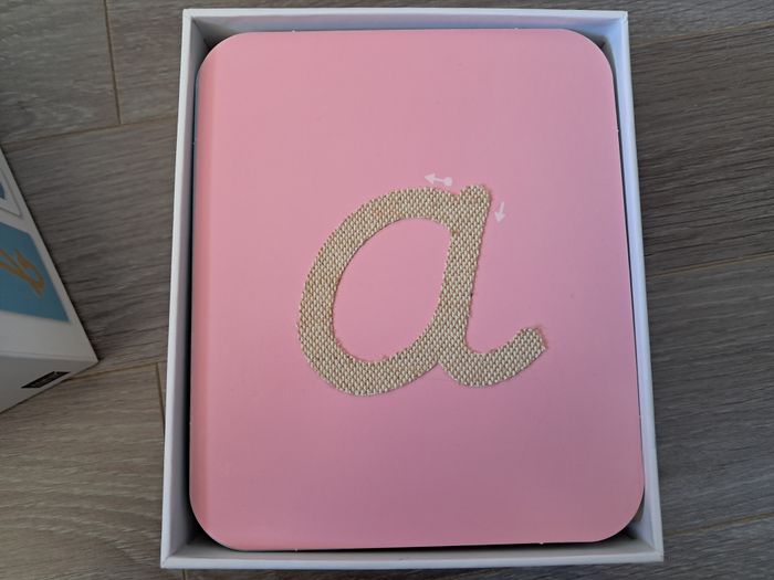 Le coffret Montessori des lettres rugueuses de Balthazar - photo numéro 4