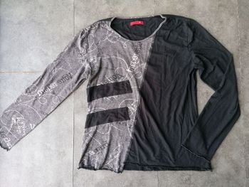 T-shirt manche longue à motif noir et gris vintage