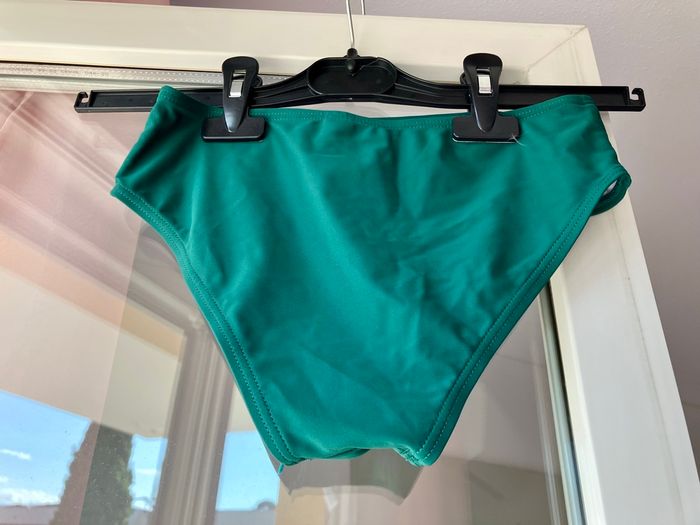 Slip de bain vert bouteille pour enfant 10 ans - photo numéro 3