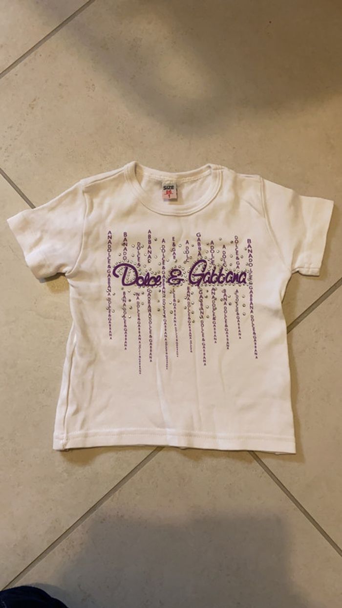 Taille 86 blanc motif violet et argenté . Neuf