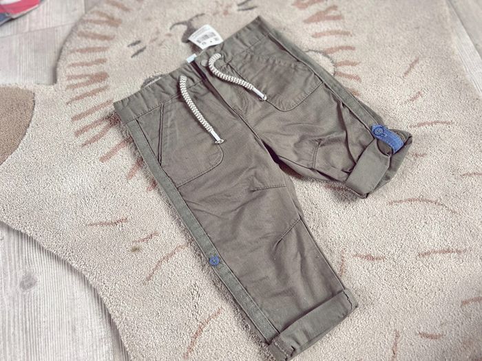 Pantalon kaki obaibi neuf 6 mois