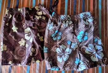 2 shorts de bain - 3 mois