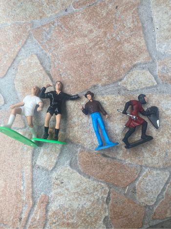 Lot 4 figurines