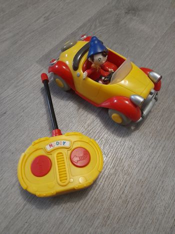 Voiture télé-commandé Oui-Oui