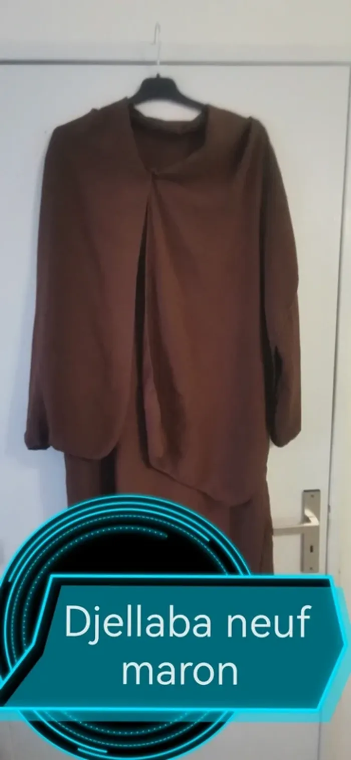 Robe maron