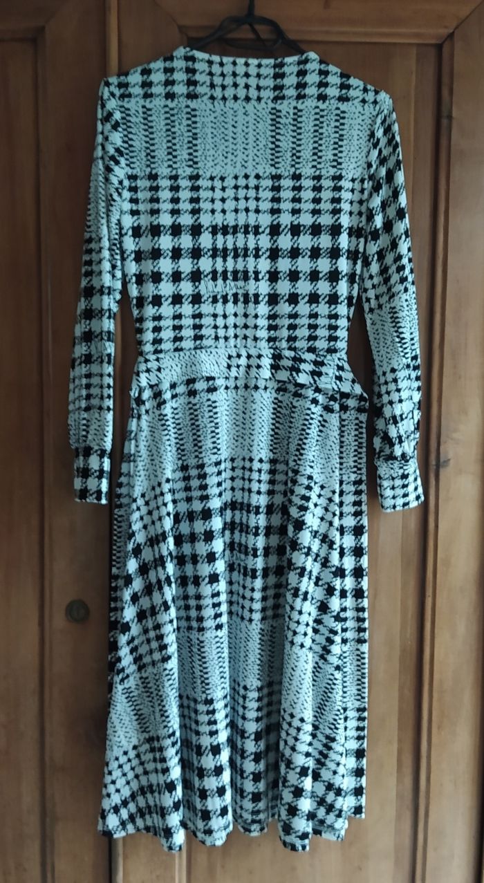 Robe H&M taille XS. - photo numéro 2