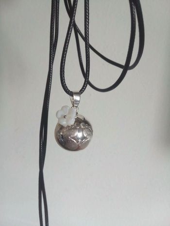 Bola argenté fleur blanche