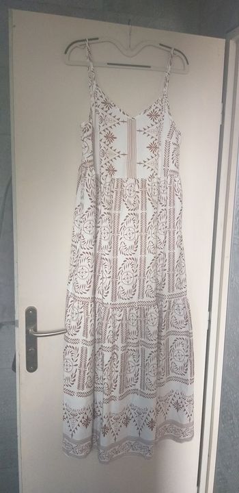 Robe à bretelles taille 40 neuve
