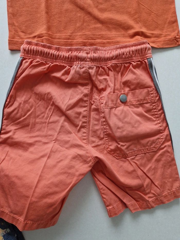 Lot short et 2 tee-shirts en 5 ans - photo numéro 8