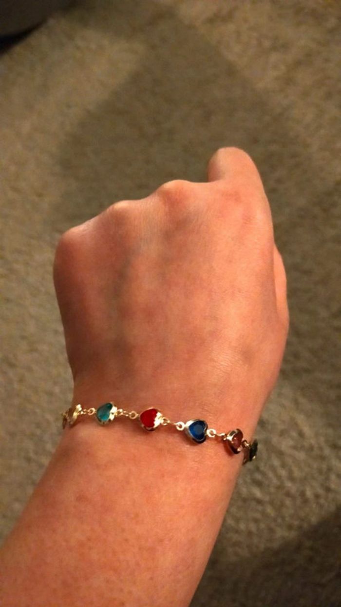 Bracelet doré avec cœurs multicolores - femme - photo numéro 8