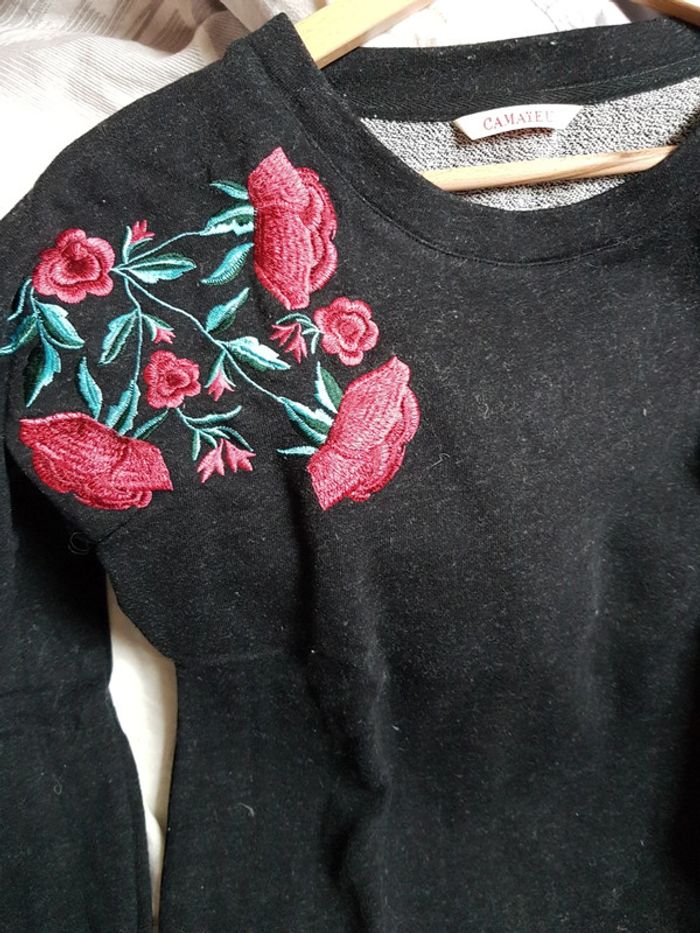 Pull à fleurs - photo numéro 3