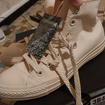 Converses neuves Pointure 37 dans sa boîte