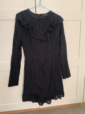 Robe noire broderie anglaise