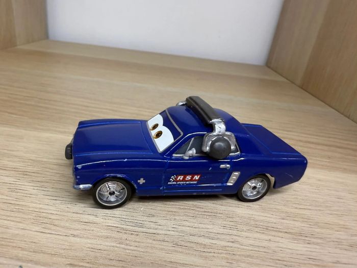 Voiture cars brent mustangburger Disney Pixar - photo numéro 3