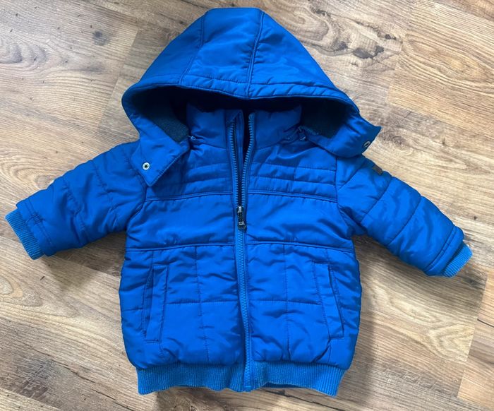 Doudoune Hugo boss taille 12 mois. - photo numéro 3