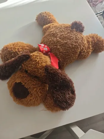 Grosse peluche chien