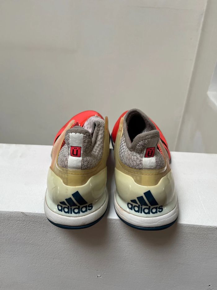 Chaussure de Tennis Adidas Adizero pour salle très peu utilisé - photo numéro 6