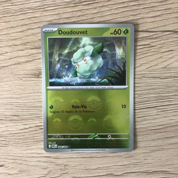 Doudouvet pokeball 004/086
