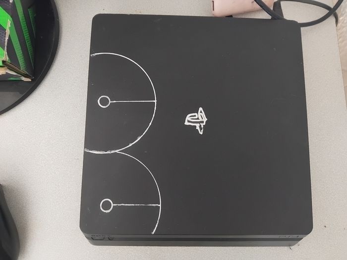 Ps4 slim custom plus une ps3 sans manette - photo numéro 3