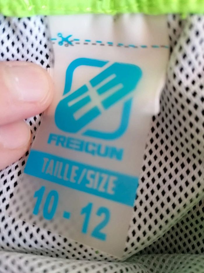 Short de bain Freegun
Taille 10 12 ans
Comme neuf porté 1 fois - photo numéro 3