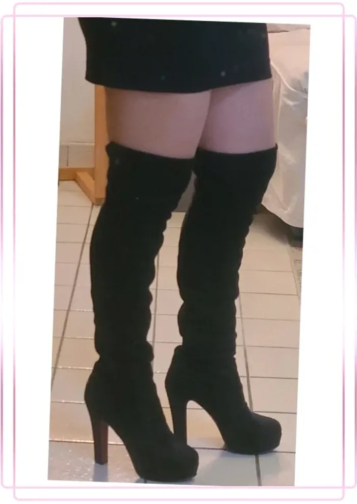 Bottes cuissardes noires – T38 – Talon 12 cm