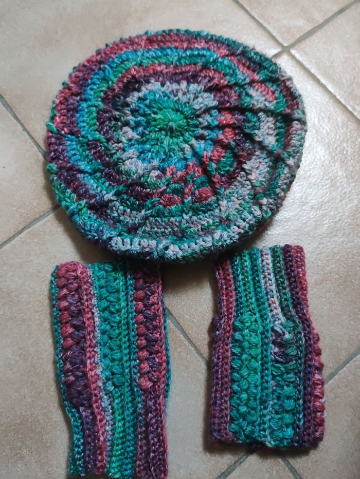 Bérets crochets fait main  certains avec mitaines - photo numéro 4