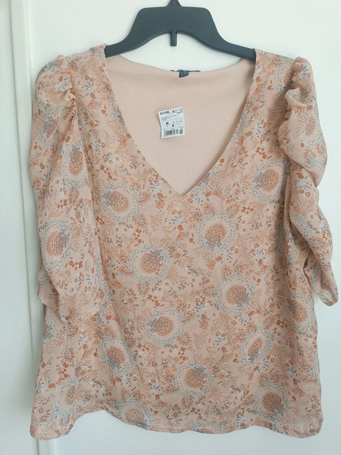 Blouse à fleurs et manches froncées Taille M Kiabi Neuf avec étiquettes - photo numéro 2