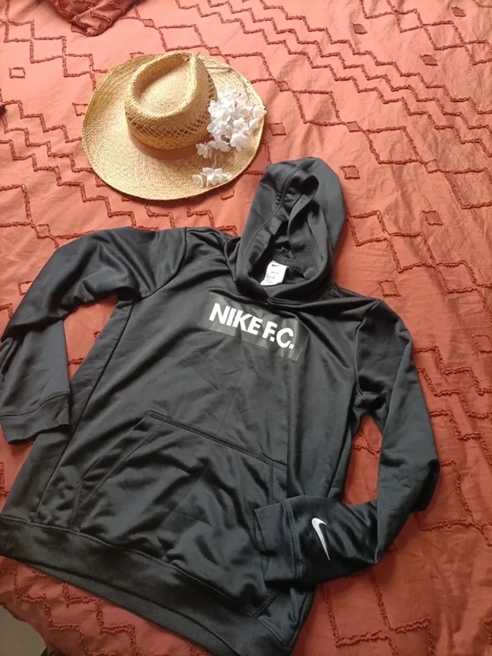 Joli sweat à capuche Nike taille enfant XL