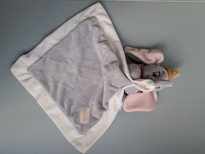 Doudou plat peluche Dumbo éléphant – Disney Baby