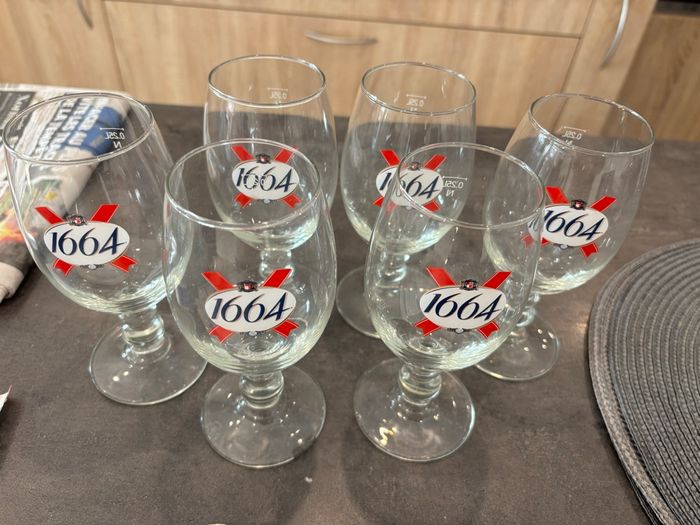 Lot 6 verres 1664